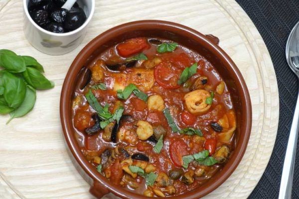 Meeresfrüchte mit Tomaten-Oliven-Soße Low Carb Gericht