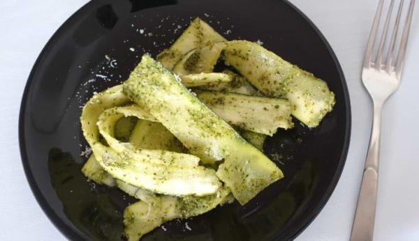 Low Carb Pappardelle mit Pesto Nudeln